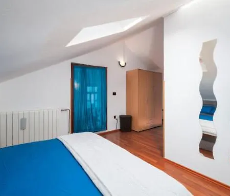 Apartment Cozy Abazi *